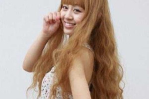 头发很细，怎么变粗,头发又黄又细怎么办女生