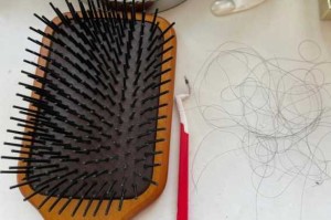 梳子怎么清理（滚筒梳子怎么清理）