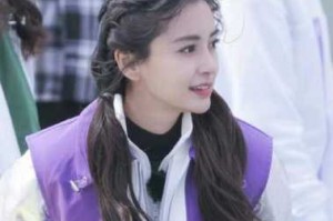 马尾怎么搭配衣服（双低马尾配什么衣服）