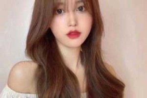 皮肤白染什么颜色洋气（皮肤白染什么颜色洋气显白）
