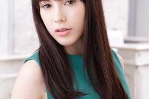 上额头窄适合什么发型（额头窄的女人适合什么发型）