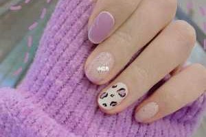 怎样可以用紫色的指甲油画出美甲,指甲豹纹怎么画教程