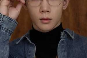 脸长的男生适合什么眼镜