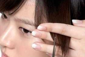 头发帘剪短了怎么弄（头发帘剪短了怎么弄好看）