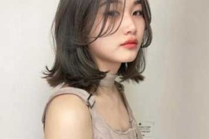 大脸中发适合什么发型（大脸中发适合什么烫发发型图片）