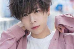男生怎么自己烫头发（男生怎么自己烫头发显得蓬松）