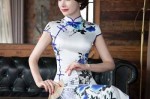 青花瓷旗袍配什么发型（青花瓷旗袍配什么发型好看）