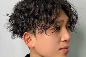 毛躁发质发量多适合烫什么发型,男生发量多适合烫什么发型