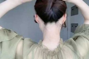 怎么绕头发（在家怎么夹头发）