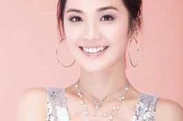 蔡卓妍属于什么脸型（蔡卓妍属于什么脸型的人）