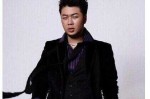 大饼脸适合什么发型男（大饼脸怎么改善脸型）