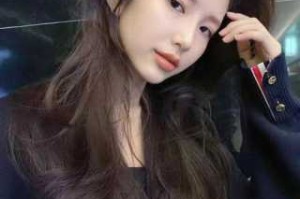 亚麻青头发配什么衣服（亚麻青头发配什么衣服颜色好看）