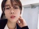 白羊女戴眼镜是留长发还是短发好,