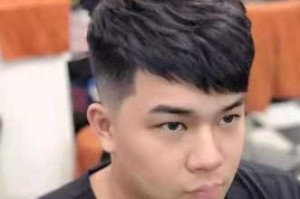 额头大的男生适合什么发型（额头大的男生适合什么发型图片）