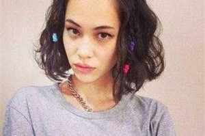 披肩发怎么梳好看,披肩发发型教程