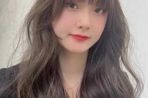 染什么发色好看（女生染什么发色好看）