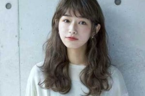 脸蛋小适合什么发型（脸蛋小适合什么发型女）