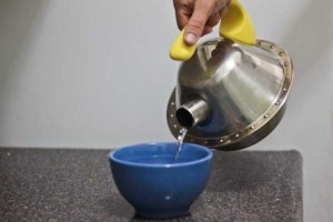 怎么用茶叶洗脸（怎样正确用茶叶水洗脸）