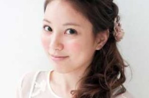 什么烫发扎马尾好看（烫发头怎样扎马尾好看）
