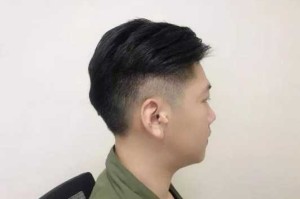 男生额头宽适合什么发型,男士脸宽适合什么发型图片