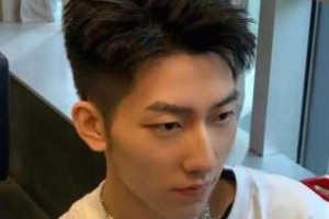 男生留什么短发好看（男生留什么短发好看图片）