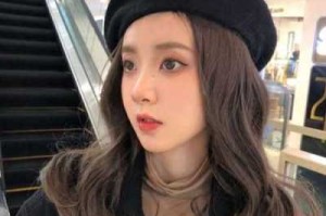 四十岁女人染什么颜色头发好看（40-60岁女人冬天帽子什么颜色好看）