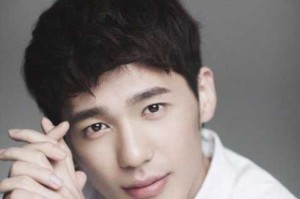男生瘦脸适合什么短发（16岁瘦脸什么短发好看男）