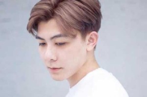 男生刘海往右偏怎么办,男生刘海为什么往右弯