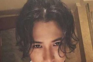 中分发型男生怎么弄视频（中分低丸子头怎么扎）