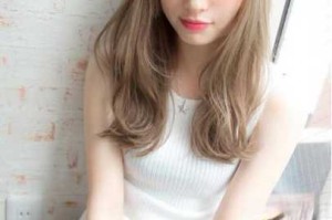 亚麻色头分年龄吗,亚麻色适合什么年龄染发