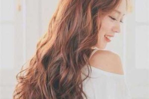 中长发怎么卷好看图片（中长发怎么卷好看图片女）