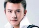 男的圆脸适合什么发型（脸圆的男生适合什么发型）