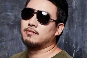 胖子戴什么墨镜好看（脸大男生戴什么眼镜墨镜）