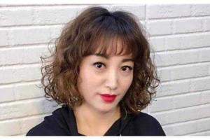 50岁适合什么发型（50岁适合什么发型减龄）