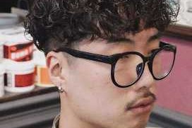 发量多的男生适合的烫发,短发发量多适合什么卷发