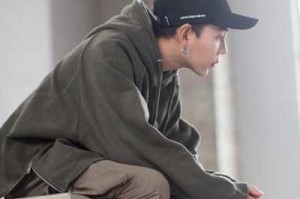 男生怎么戴帽子（男生怎么戴帽子好看）