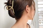 夏天戴帽子怎么扎头发（发卡侧边夹头发一字夹戴法）