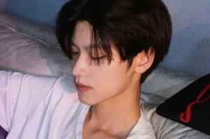 中分怎么留男（中分头发怎么向后倒男）