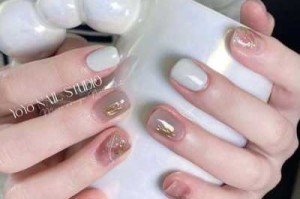 美甲用的金箔怎么贴（甲色美甲怎么样）