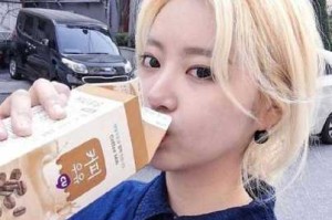 为什么女人染黄色好看,女孩子染发什么颜色好看图片