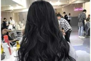 染过黑色的头发怎么染别的颜色（黑色加什么颜色变深褐色）
