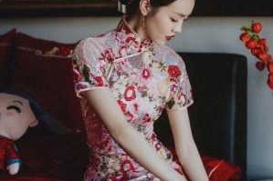 穿旗袍配什么发型图片（新中式旗袍配什么发型）