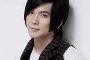 男生把头发拉直好看还是烫直好看,男生留什么头发好看