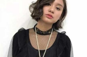 方脸适合烫什么发型（方脸女生什么发型好看?适合剪bobo头吗）