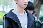 男中学生剪什么发型好看（中学生男生自来卷适合什么发型）