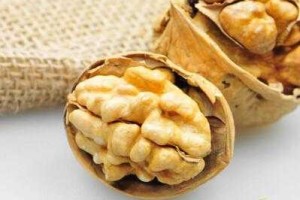 头发 吃什么好（养护头发吃什么好）