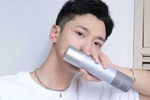 发质硬三七分怎么梳,怎么梳三七分头发男生