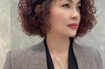 50岁大脸庞女人适合梳哪种发型好看,50岁什么发型最好看圆脸