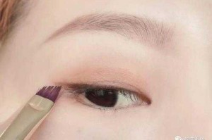 内双简单的化妆教程,内双怎么涂眼影好看
