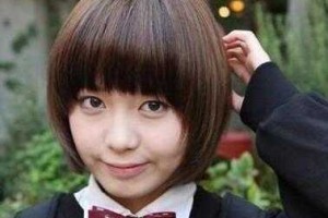 初中女生应留什么发型（初二女生剪什么头发）